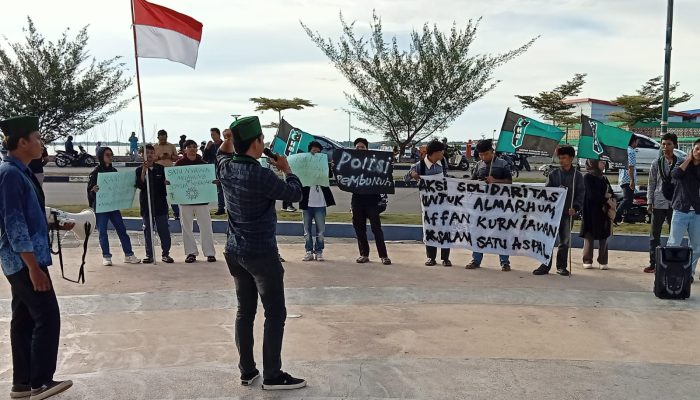 HMI Tanjungpinang Gelar Aksi Damai di Tugu Sirih Tanjungpinang