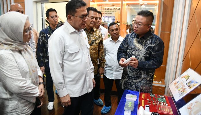 Mendag Lepas Ekspor Produk PT Excelitas Technologies Batam ke Empat Negara