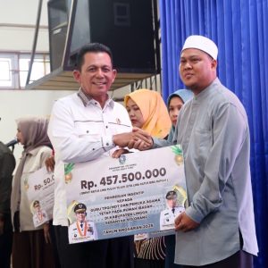 Pemprov Kepri Salurkan Bantuan Untuk Masyarakat Lingga