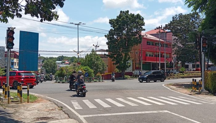Trafic Light Padam, Arus Kendaraan di Jalan Basuki Rahmat Tanjungpinang Semrawut