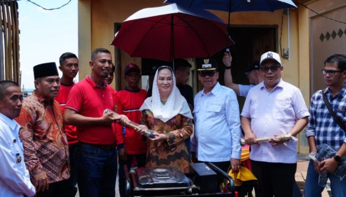 Bupati Natuna Serahkan Bantuan Peralatan Pemadam Kebakaran di Sedanau