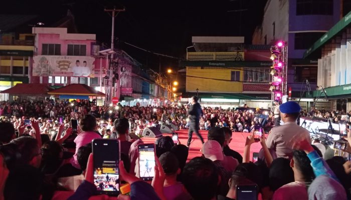 Ribuan Warga Antusias Saksikan Ipank di Panggung Kemilau Nusantara Kepri 2025