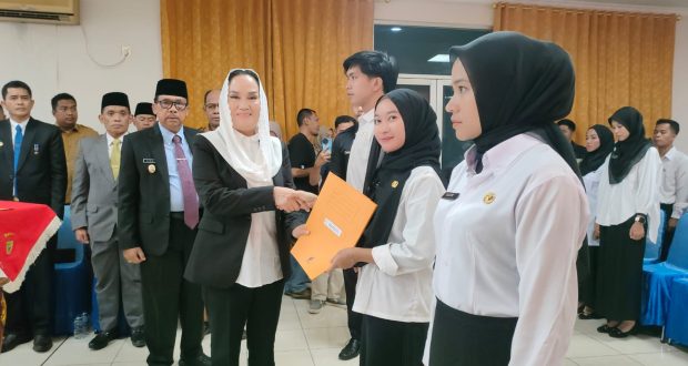 Bupati Natuna Serahkan 59 SK PPPK Tahap II Tahun 2024