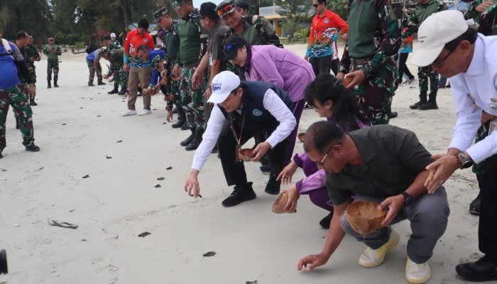 Kogabwilhan 1 Bersama Umrah Gelar Maritime Camp di Pantai Dugong