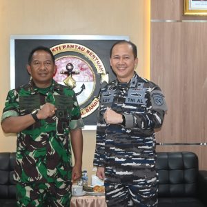 Perkuat Sinergi TNI AU dan TNI AL, Danlanud RSA Kunjungi Lanal Ranai