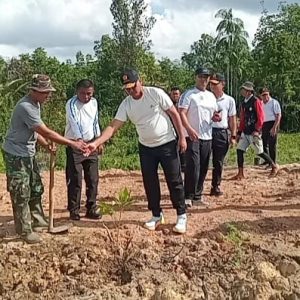 Panglima Kogabwilhan I Pimpin Penanaman Bibit Sayur dan Buah di Pulau Dompak