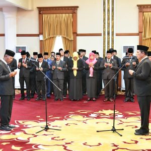 Gubernur Ansar Lantik Adi Prihantara Sebagai Pengawas Pembangunan di Bappeda Kepri