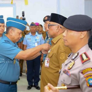 Walikota Terima Brevet Kehormatan Kesehatan Penyelaman Hiperbarik