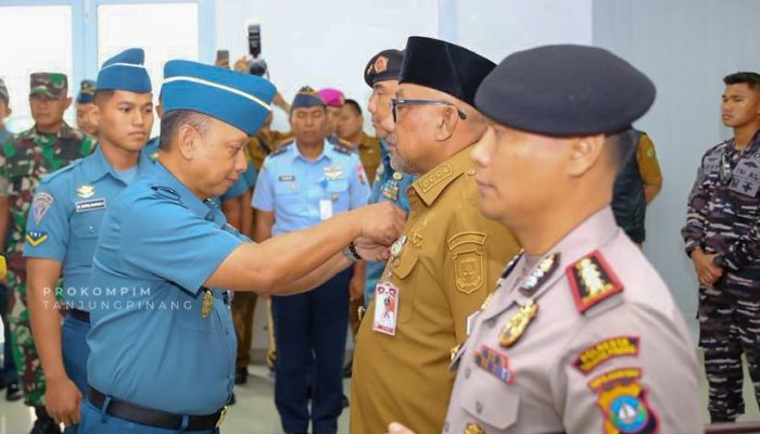 Walikota Terima Brevet Kehormatan Kesehatan Penyelaman Hiperbarik