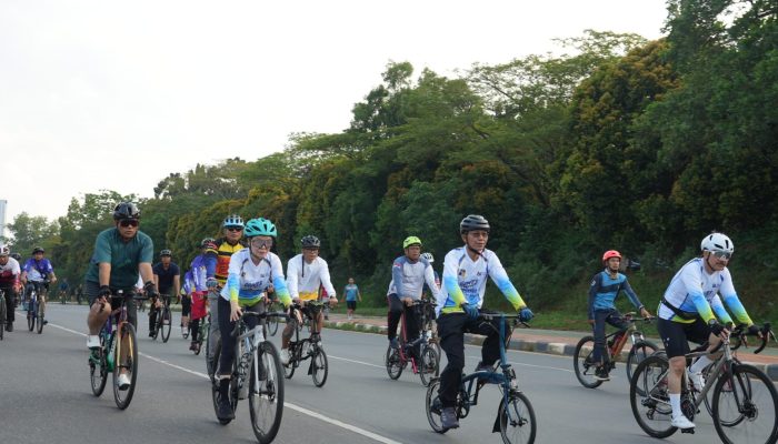 Hari Bakti BP Batam Ke-54, Ribuan Pesepeda Gowes Seru Bersama BP Batam