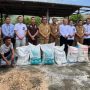 Pemkab Natuna Salurkan Bantuan Pupuk Subsidi dan BPJS Ketenagakerjaan Petani