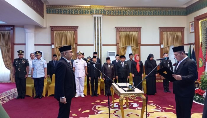 Gubernur Ansar Lantik Luki Zaiman Prawira sebagai Penjabat Sekda Provinsi Kepri