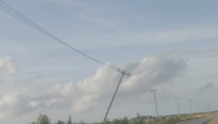 Tiang Listrik Miring, PLN Ranai Pastikan Segera Diperbaiki