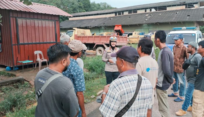 Sat Lantas Polresta Tanjungpinang Sosialisasi Tertib Lalu Lintas Untuk Sopir Truk di Pelabuhan Sri Payung
