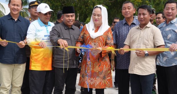Perumahan Swadaya Puak Diserahkan Kepada Masyarakat, Bupati Cen Sui Lan : Pastikan ketersediaan Air dan Listrik