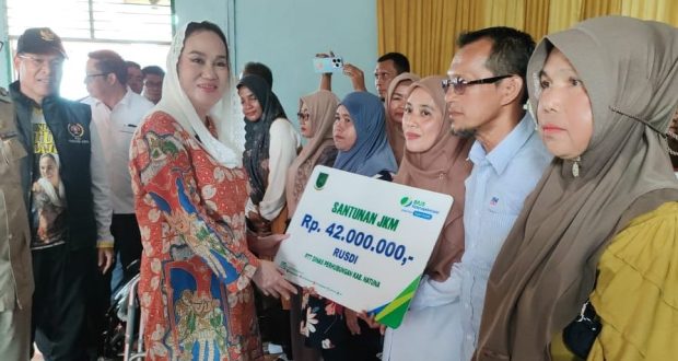 Kunker di Midai dan Suak Midai, Bupati Cen Sui Lan Serahkan Bantuan dan BPJS Ketenegakerjaan