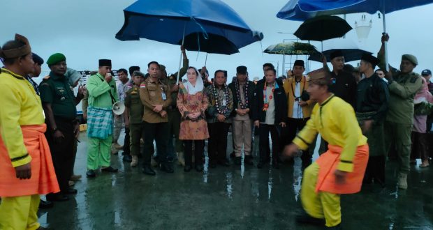 Tinjau PLBN Serasan, Cen Sui Lan : Pemkab Natuna Komitmen Perkuat Pembangunan Wilayah Perbatasan