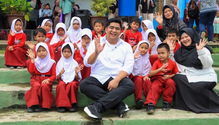 Pemkab Bintan Bagikan 6.434 Seragam Gratis Untuk Murid TK, SD dan SMP Sederajat