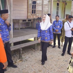 Tinjau Rumah Terendam Banjir, Bupati Natuna: Temukan Penyebab dan Solusi Tidak Terulang Lagi