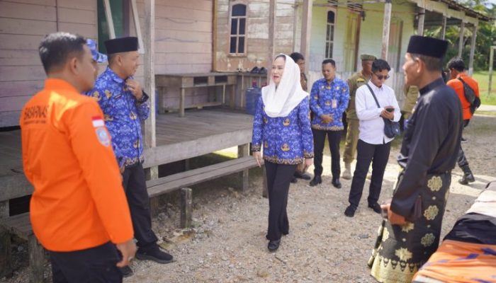 Tinjau Rumah Terendam Banjir, Bupati Natuna: Temukan Penyebab dan Solusi Tidak Terulang Lagi