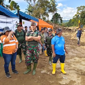 Pangkogabwilhan I Tinjau Langsung Penanganan Banjir Bandang di Tapsel, Tapteng, dan Sibolga