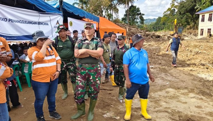 Pangkogabwilhan I Tinjau Langsung Penanganan Banjir Bandang di Tapsel, Tapteng, dan Sibolga