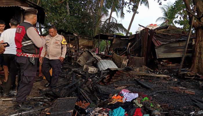 Kebocoran Selang Gas, Dua Bangunan di Jalan Agus Salim Tanjungpinang Ludes Terbakar