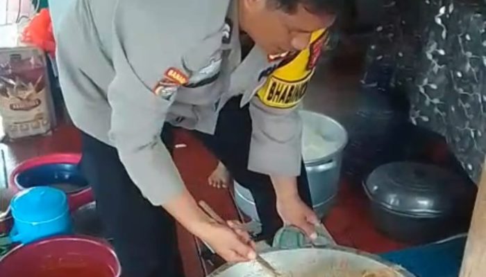 Polsek Bukit Bestari Buka Dapur Umum, Bagikan Makanan Ke Warga Terdampak Banjir Rob
