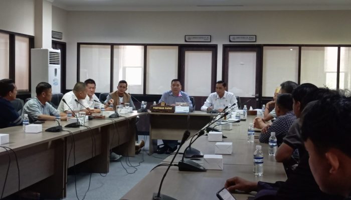 Distributor Sembako Geruduk DPRD Kepri, Keluhkan Kebijakan BC Batam Hambat Distribusi Barang