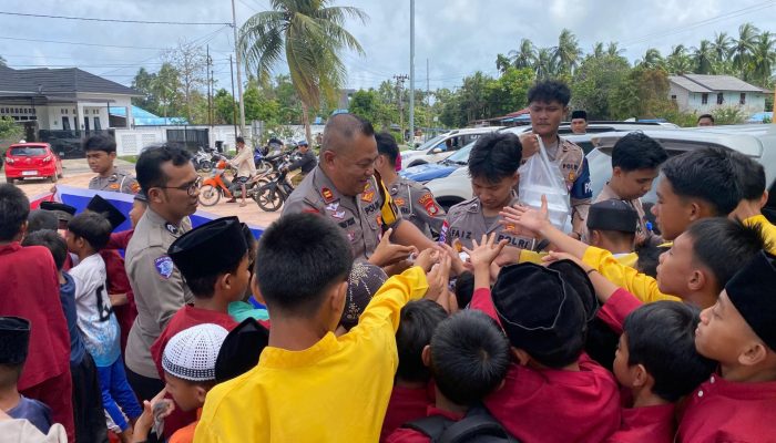 Jumat Berkah, Satlantas Polres Natuna Bagikan 200 Paket Makanan 