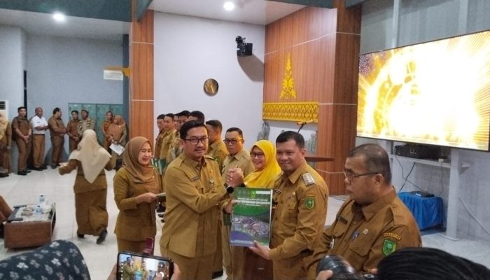 Kecamatan Bunguran Timur Natuna Raih Penghargaan Kecamatan Paling Aktif Gunakan Aplikasi Srikandi