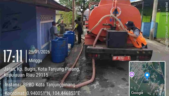 BPBD Tanjungpinang Salurkan Air Bersih Untuk Masyarakat