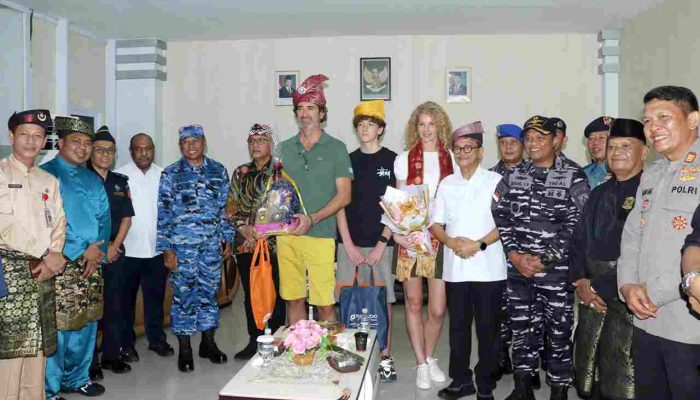 Wawako Raja Ariza Lepas Wisman Terakhir Tahun 2025 di Pelabuhan SBP
