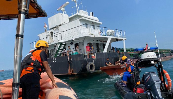 SAR Lakukan Pencarian Seorang Pria Terjatuh ke Laut dari Kapal Tamark 02 di Batam