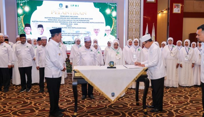 Gubernur Kepri Lantik TS Arif Fadillah Sebagai Ketua PW-IPHI Provinsi Kepri Periode 2025–2030