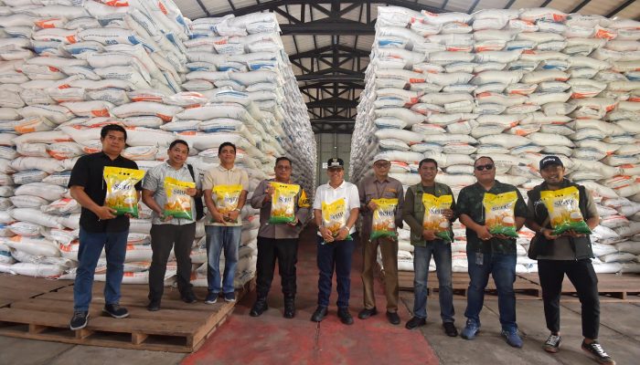 Jelang Ramadhan 1447 H, Wabup Natuna Tinjau Stok Pangan di Bulog dan Pasar Baru