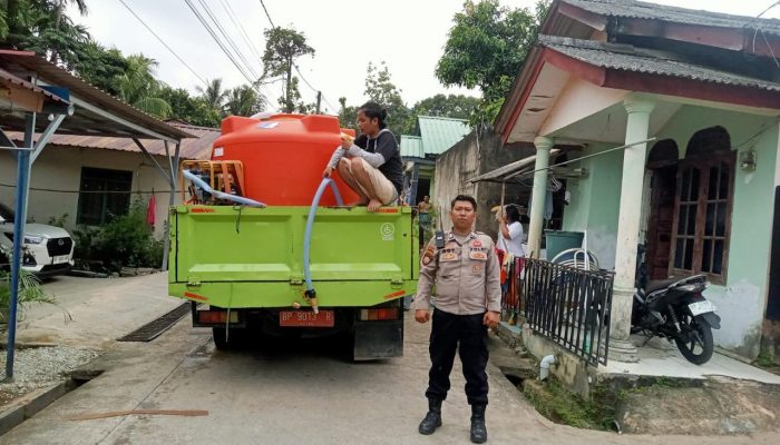 Hari Ke-20-24, Polda Kepri Kawal Distribusi Air Bersih di Kecamatan Batu Ampar Batam