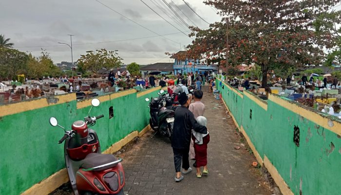 Tradisi Jelang Ramadhan, Warga Tanjungpinang Ziarah di TPU