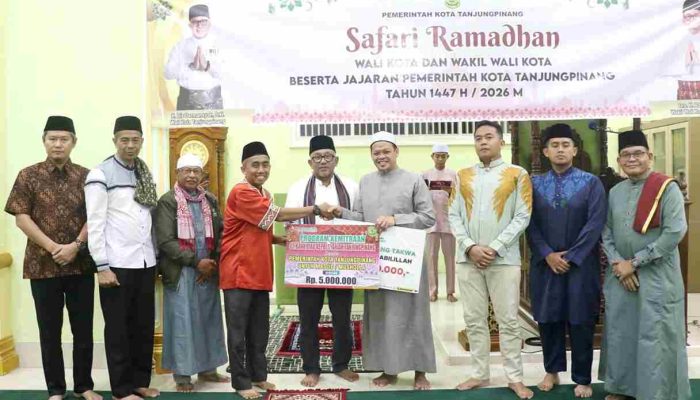 Safari Ramadan di Masjid As Sakinah, Wako Lis Serahkan Bantuan Baznas dan BRK Syariah