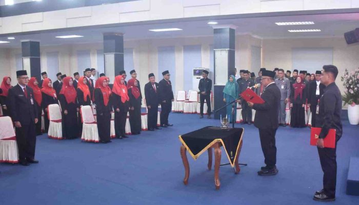 Jelang Idulfitri, Wali Kota Lis Lantik 53 Kepala Sekolah SD dan SMP