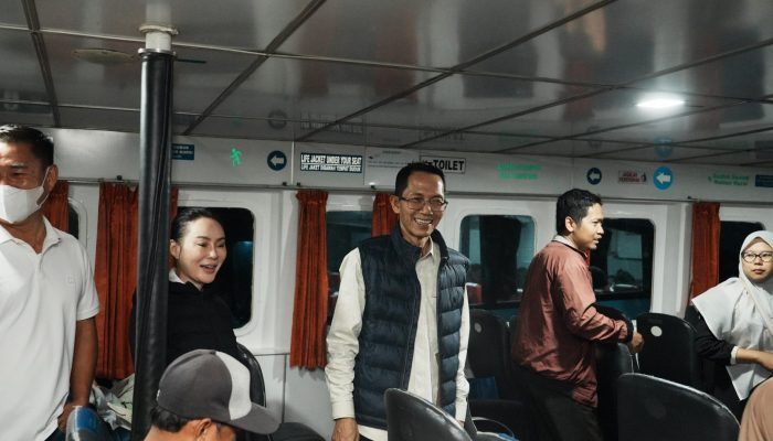 Amsakar-Li Claudia Pantau Arus Mudik Lebaran di Pelabuhan Sekupang 