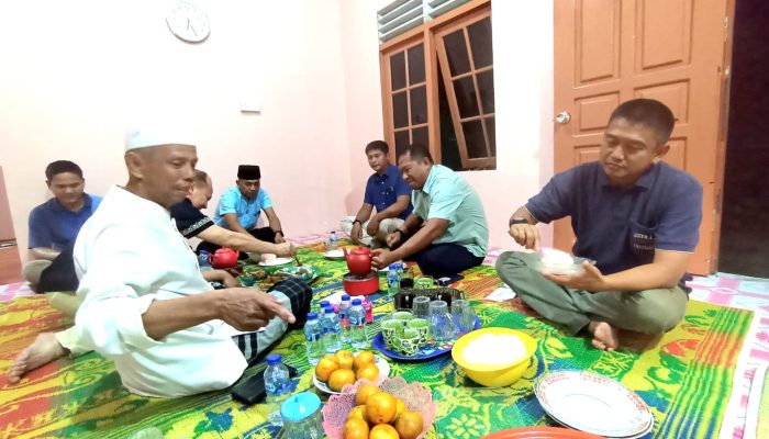 Bukber di Kediaman Haji Di, Danlanud RSA Nikmati Tradisi Sedulang Khas Natuna