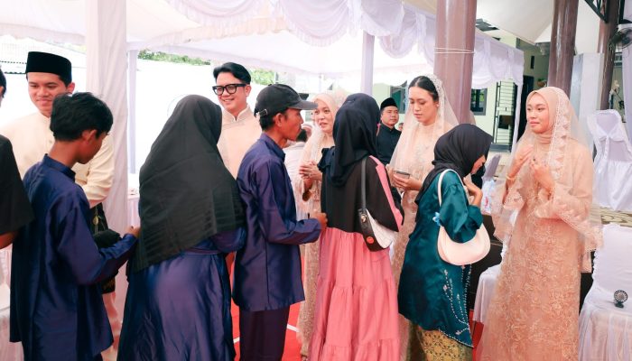 Hari Pertama Idul Fitri, Warga Bintan  Silaturahmi di Rumah Wakil Bupati Bintan