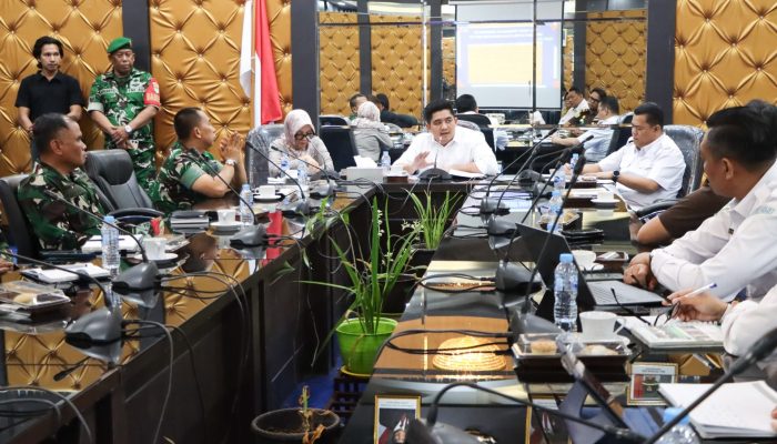 Atasi Kekeringan, Bupati Roby Instruksikan OPD Goro Salurkan Air Bersih Untuk Warga 