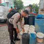 Polsek Tanjungpinang Barat Bersama BPBD Salurkan Air Bersih untuk Warga