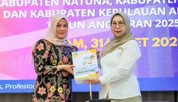 Wabup Bintan Deby Maryanti Serahkan LKPD Bintan Unaudited Tahun 2025 ke BPK Kepri