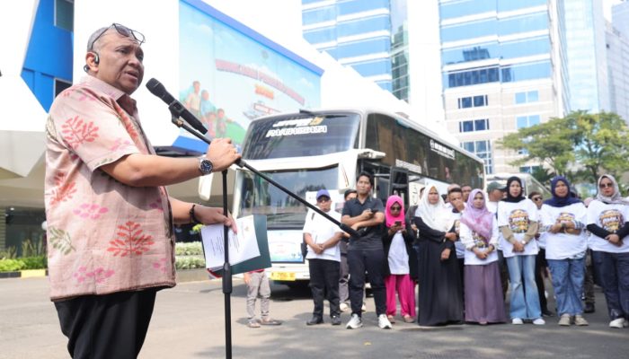 Jelang Idulfitri, Wamenaker Lepas 295 Pekerja Mudik Gratis ke Jambi dan Padang