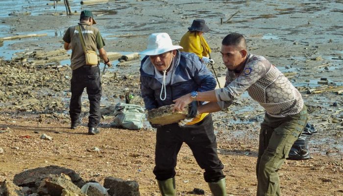 Goro di Penyengat, Gubernur Ansar Imbau Masyarakat Tidak Buang Sampah ke Laut