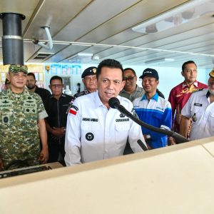 Gubernur Ansar Tinjau Pemudik Lebaran di Pelabuhan Batu Ampar Batam
