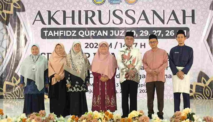 Wisuda SD dan SMP Islam Al-Faatih, Tamrin: Pemko Dukung Pendidikan Berbasis Keagamaan
